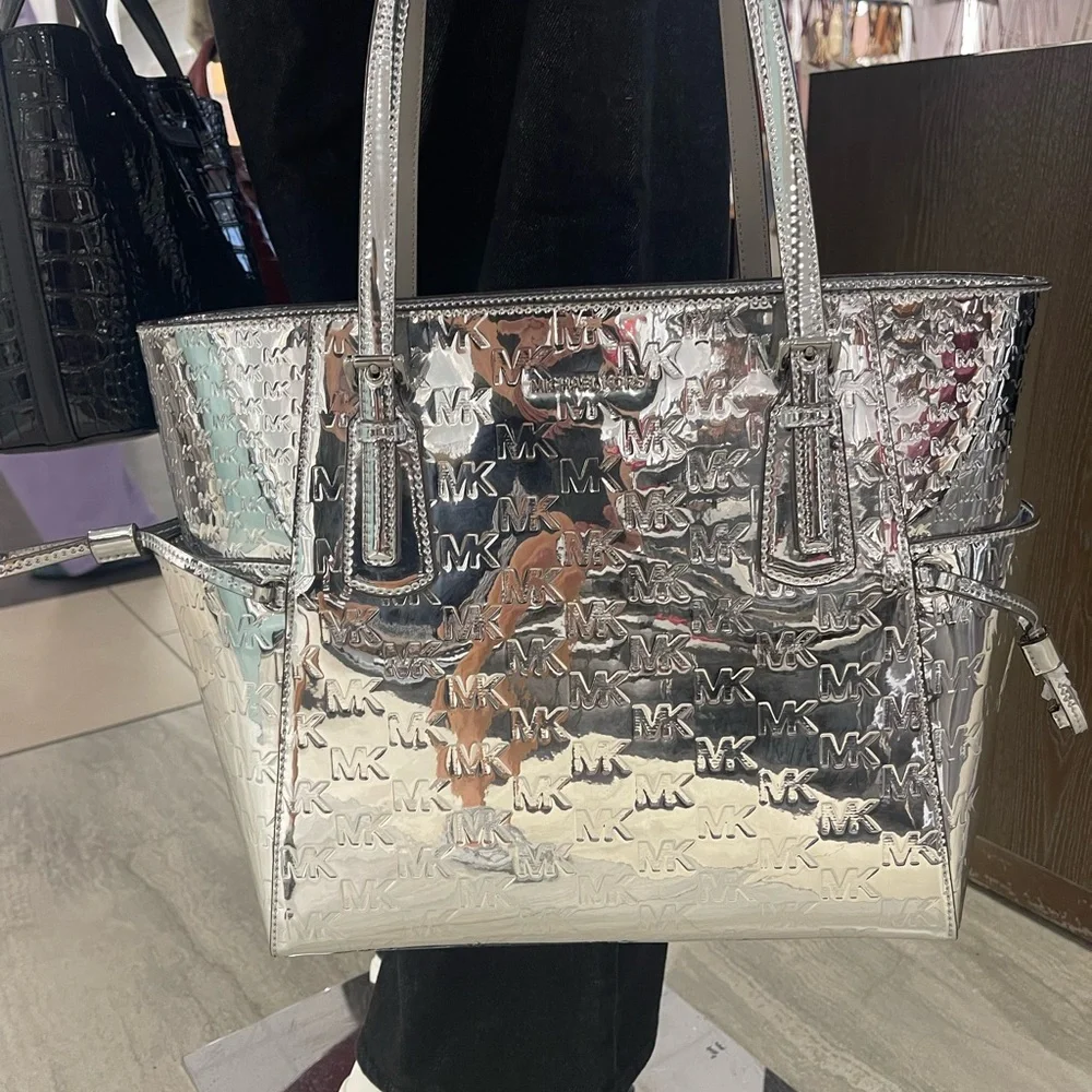 MICHAEL KORS Voyager Large Patent Logo Debossed EW Shoulder Tote Bag Silver NWT